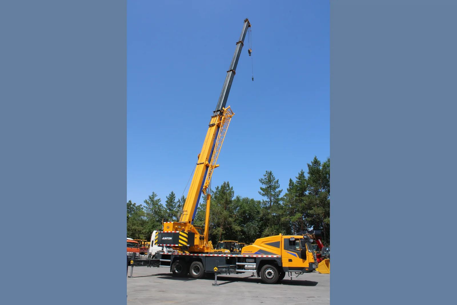 Автокран JUNTON JTC300G6