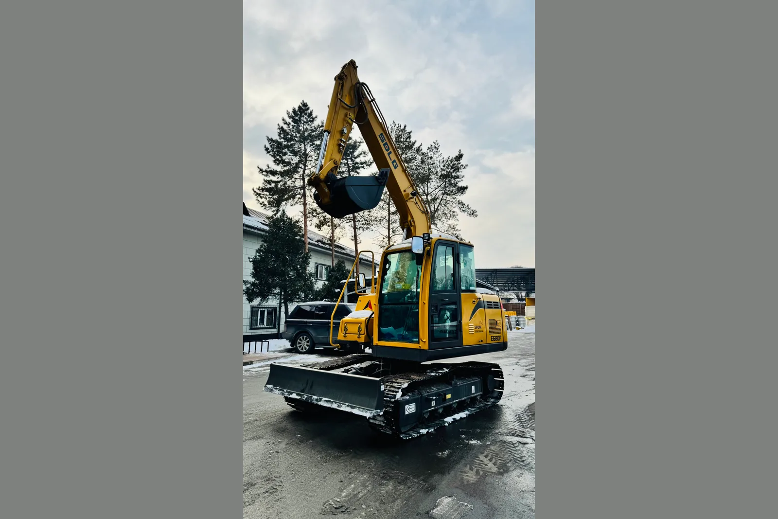 Гусеничный экскаватор SDLG E 680 F