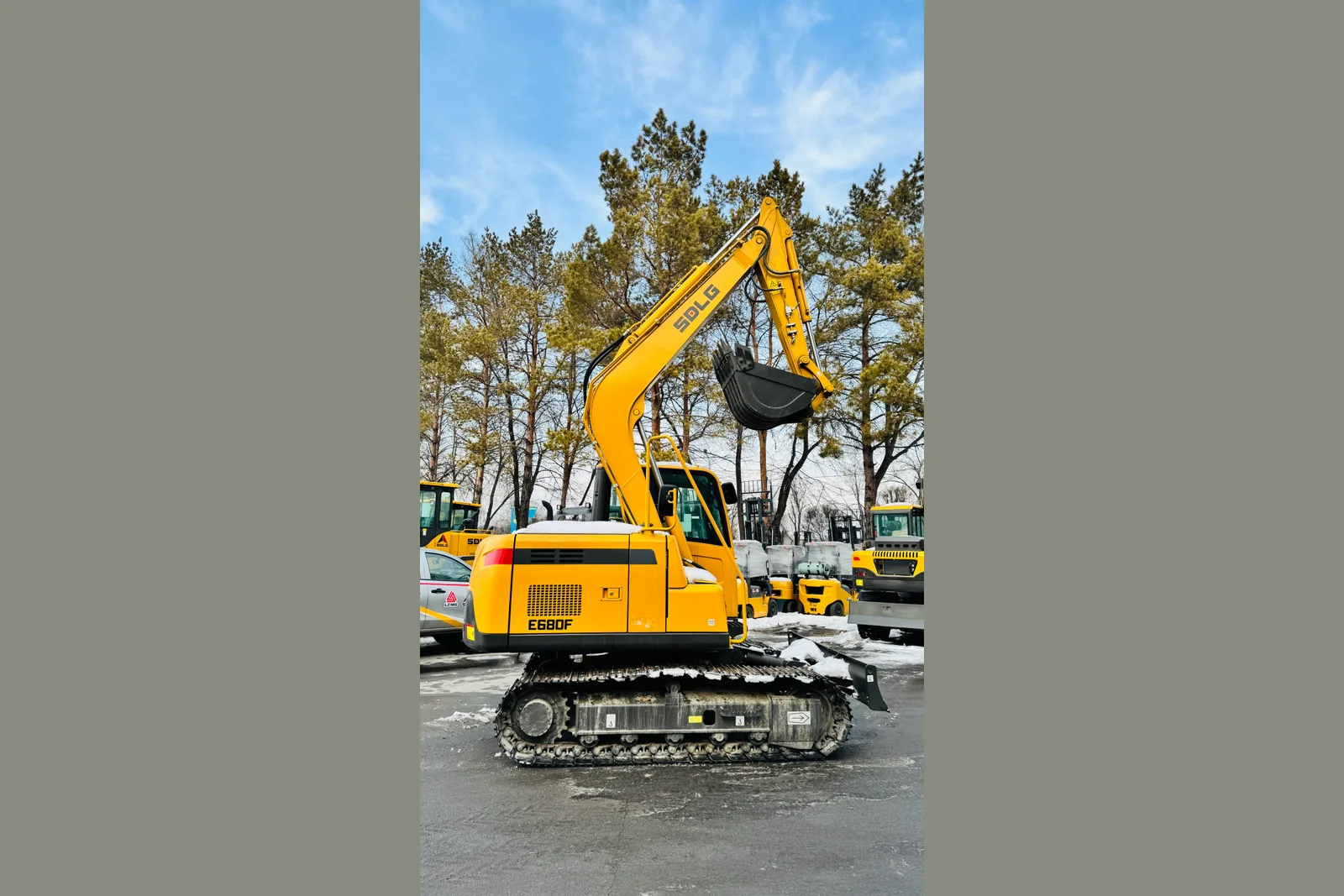 Гусеничный экскаватор SDLG E 680 F