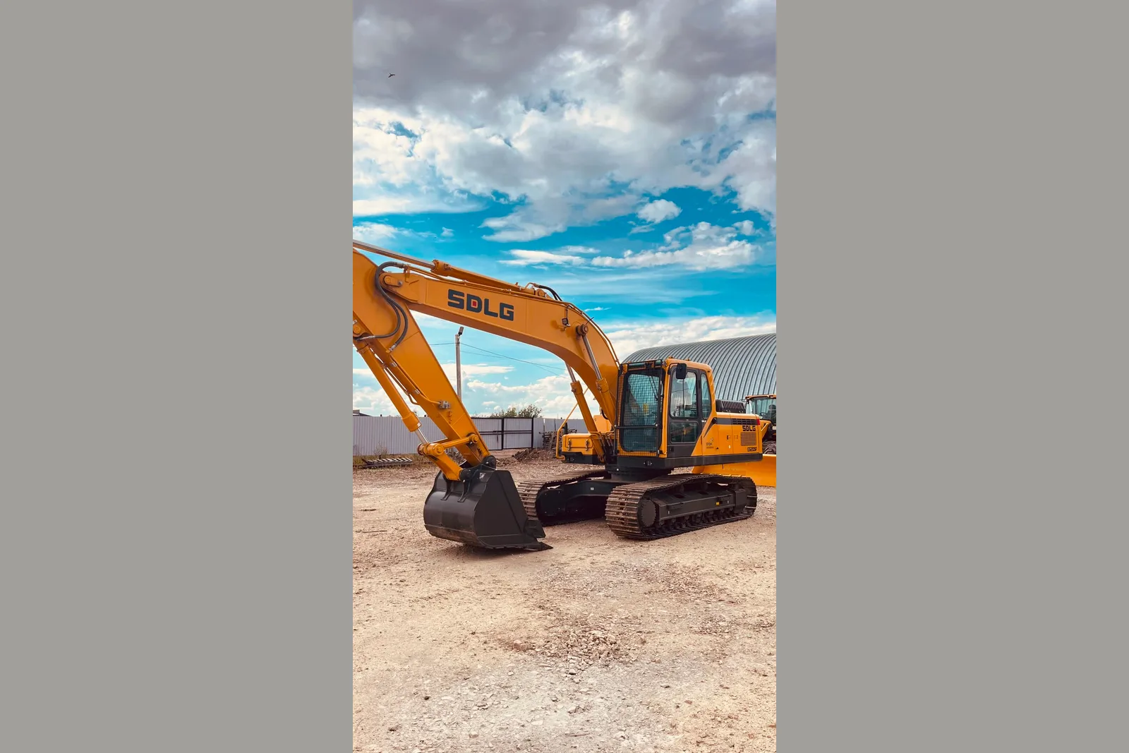 Гусеничный экскаватор SDLG E6205F