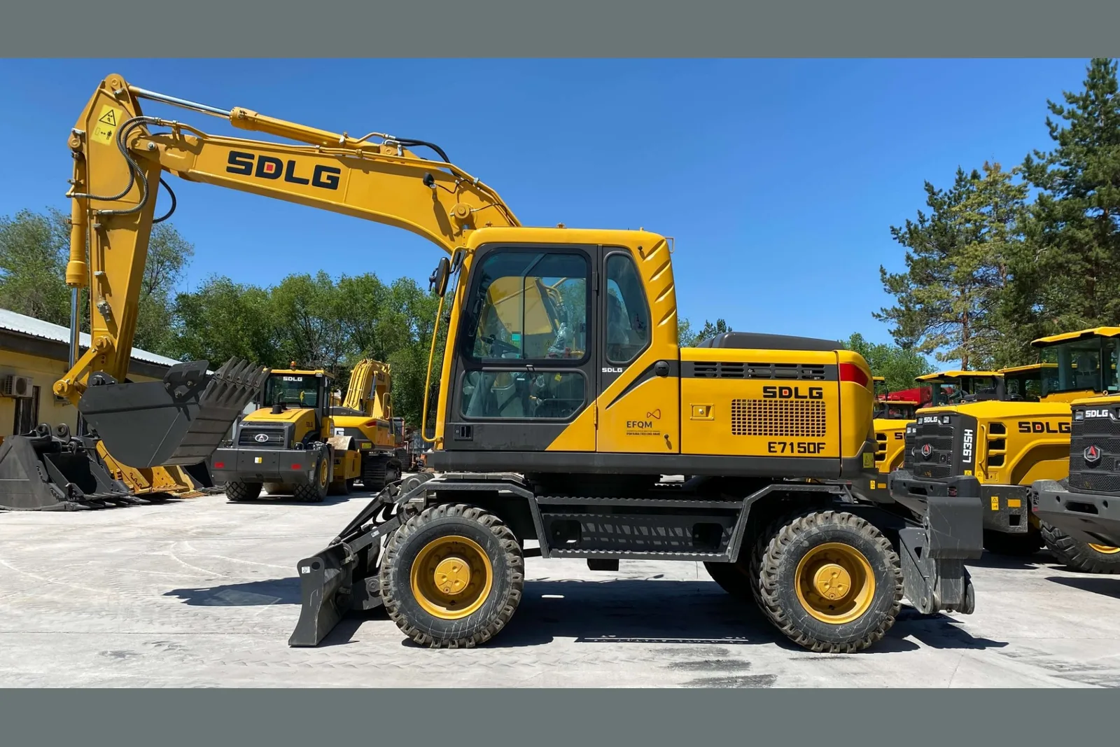 Колёсный экскаватор SDLG E7150F