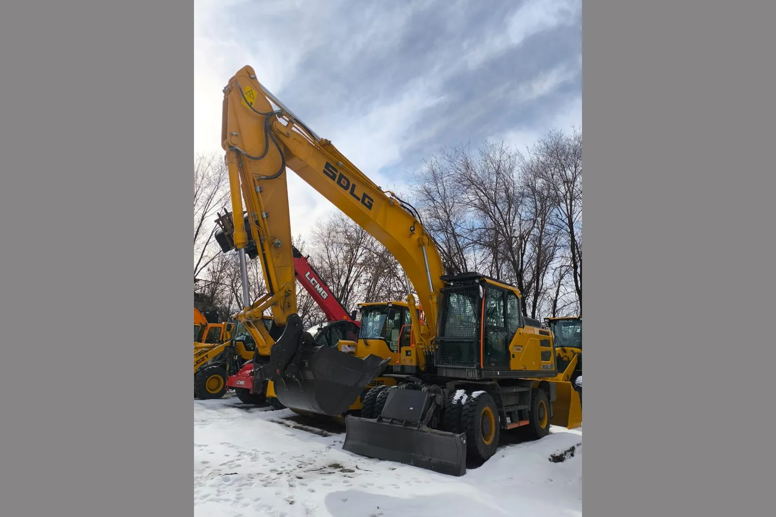 Колёсный экскаватор SDLG E7210H
