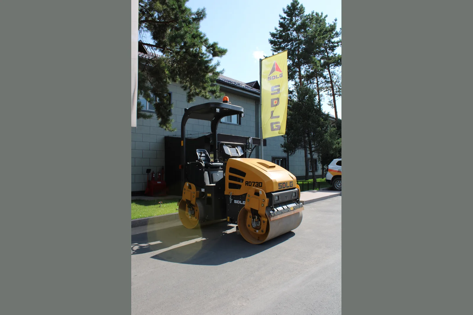Дорожный каток SDLG RD730