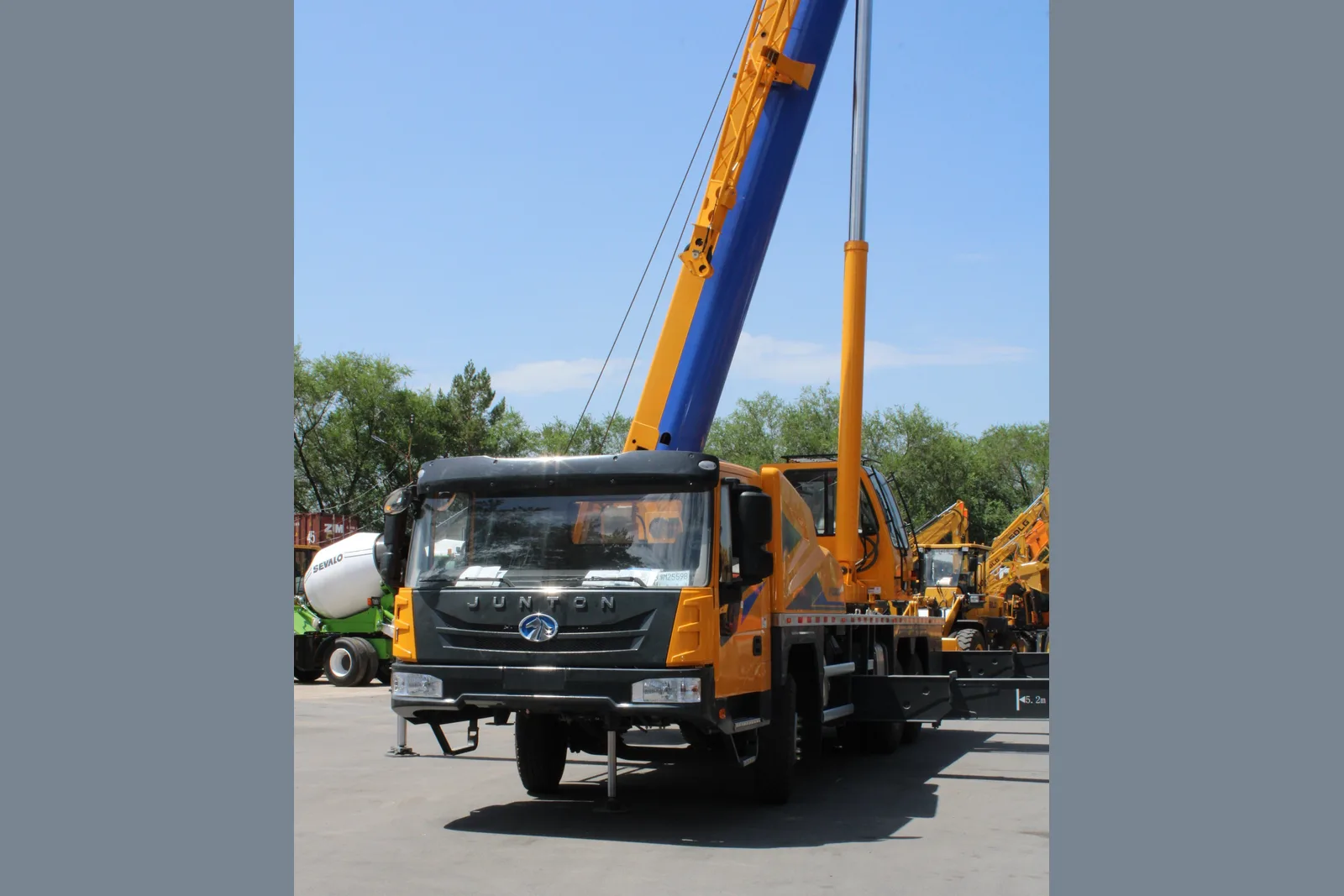 Автокран JUNTON JTC300G6