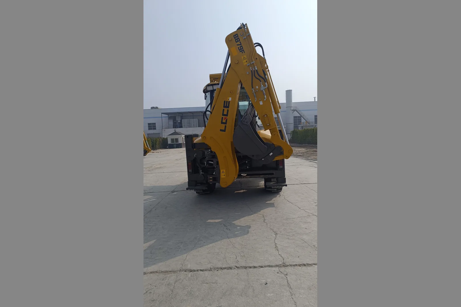 Экскаватор-погрузчик SDLG B879F