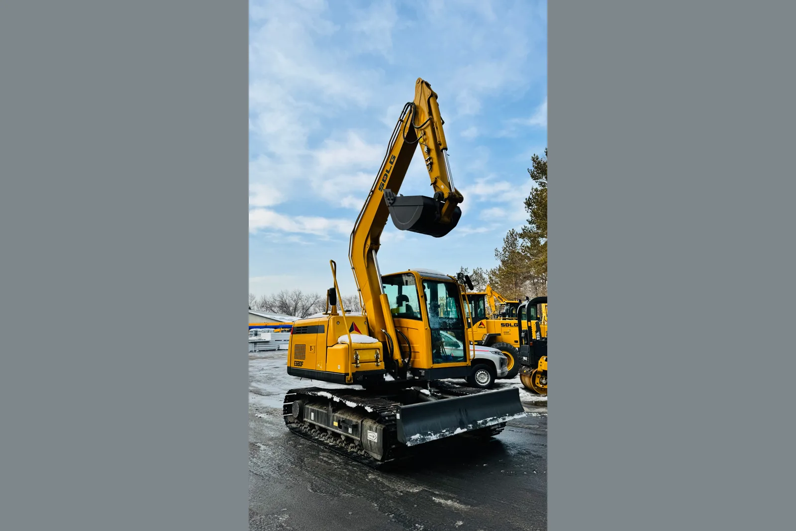 Гусеничный экскаватор SDLG E 680 F