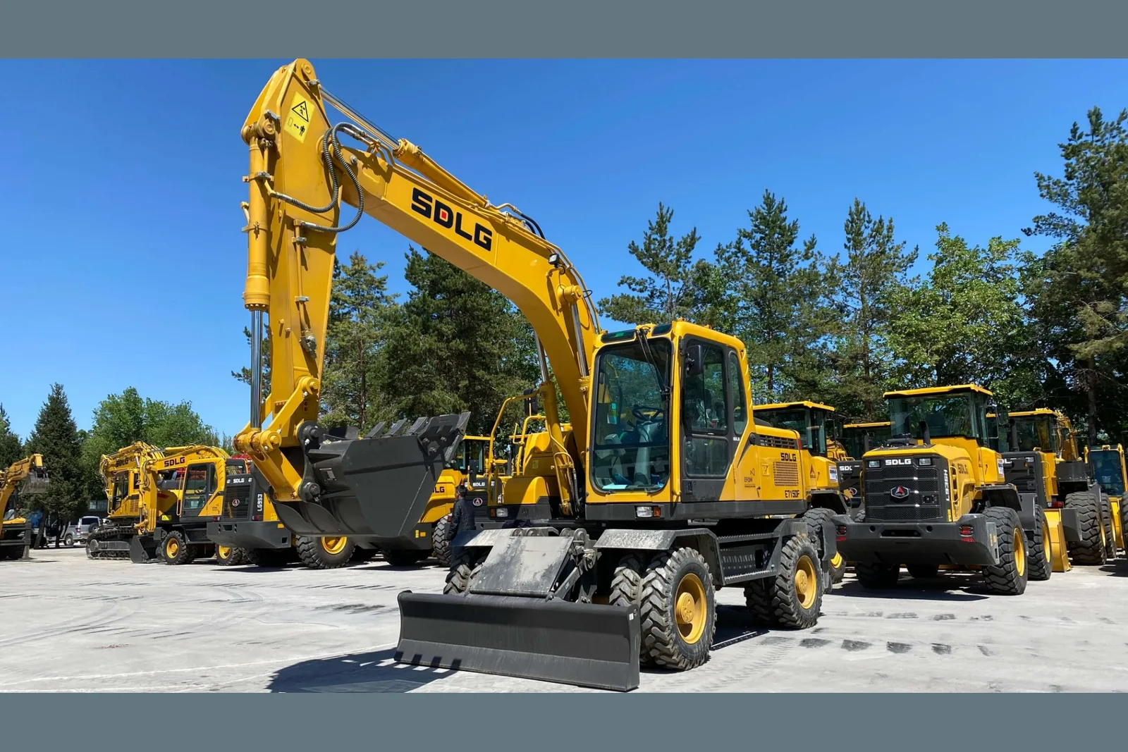 Колёсный экскаватор SDLG E7150F