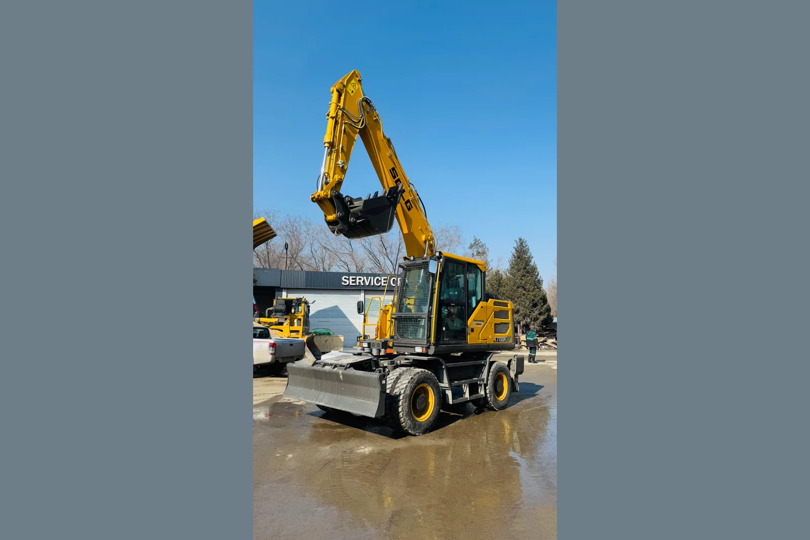 Колёсный экскаватор SDLG E7150H