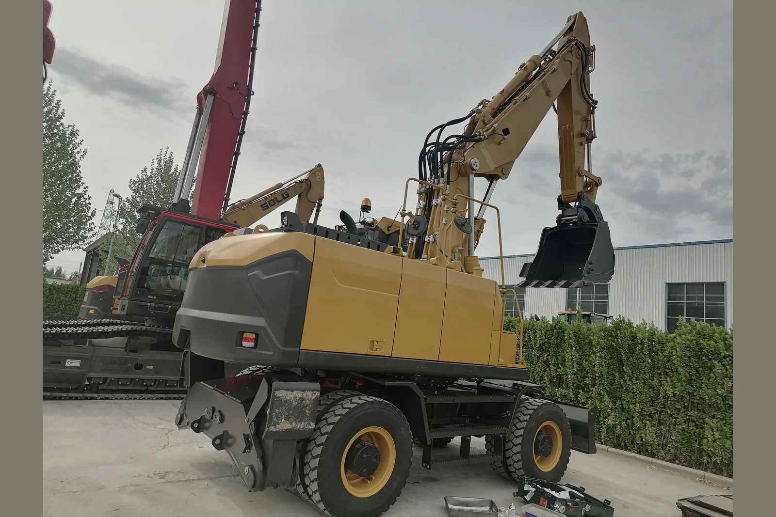 Колёсный экскаватор SDLG E7220H