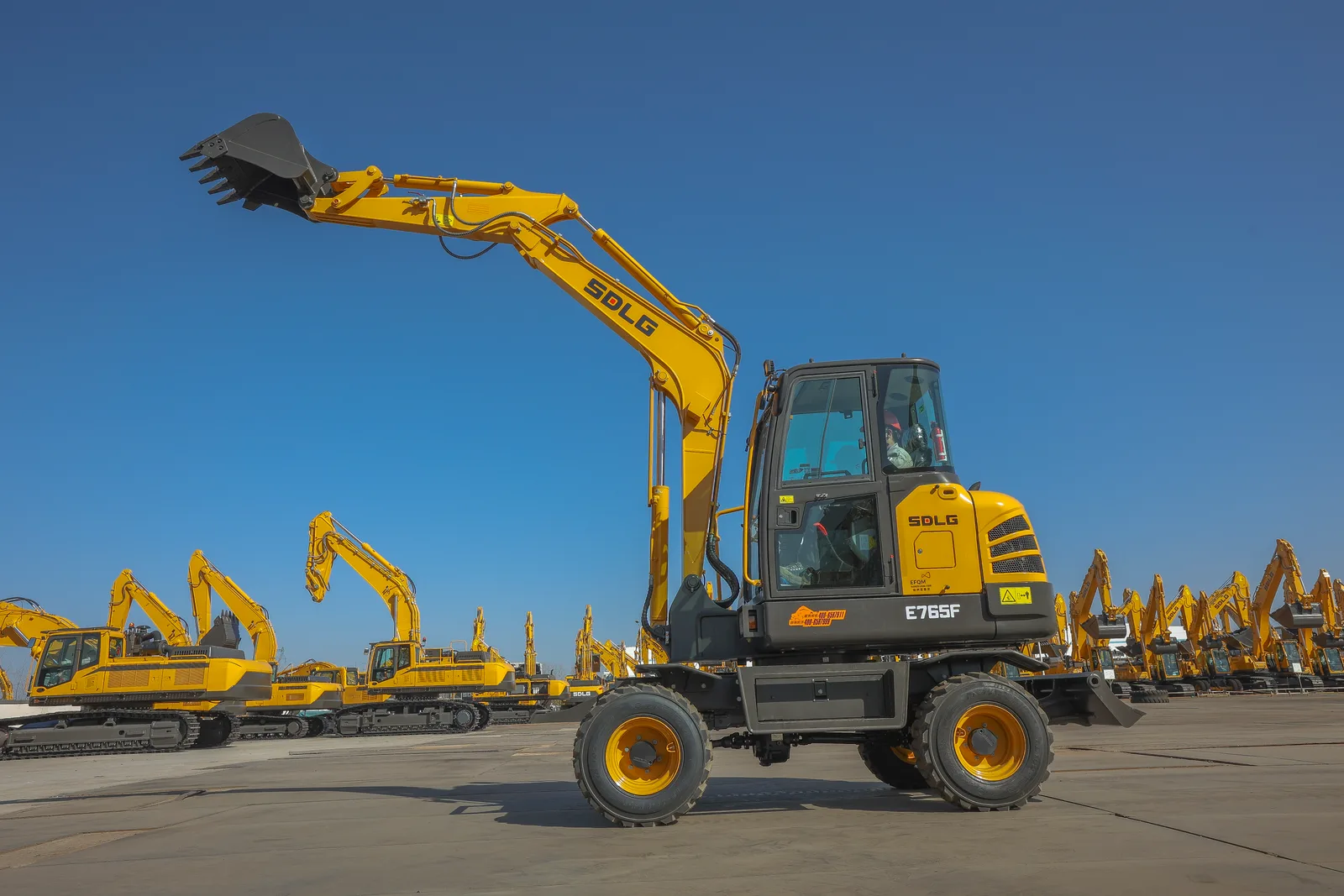 Колёсный экскаватор SDLG E765 F
